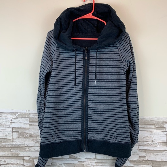 lululemon athletica Tops - Lululemon Reversible Hoodie Sweatshirt Size 6